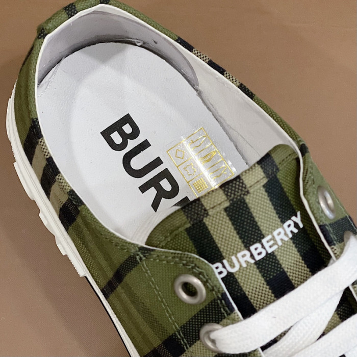 burber*y sneakers b000017