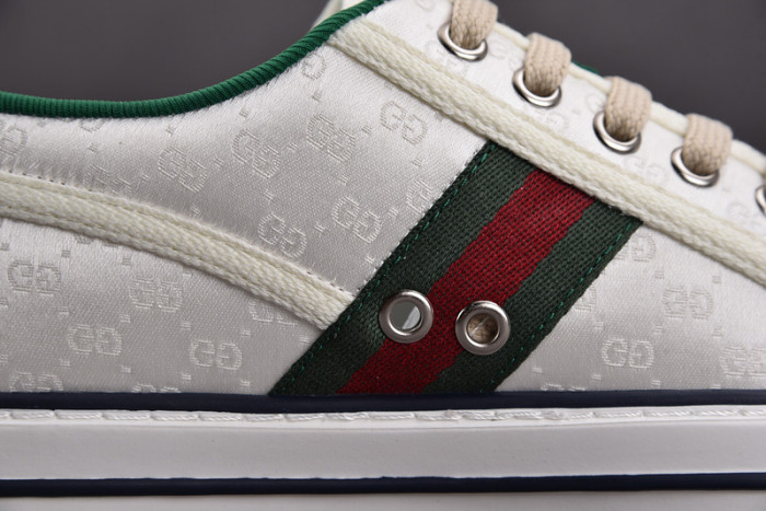 G*u*i* trainer sneaker95