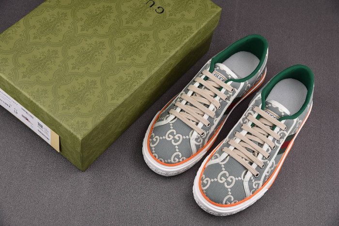 G*u*i* trainer sneaker92