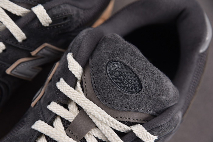 NEW BALANCE 2002R NB000039