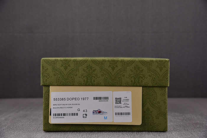 G*u*i* trainer sneaker98