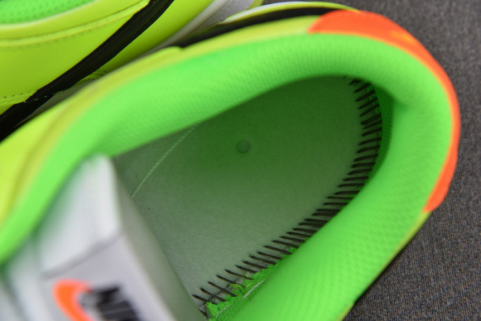 nike dunk low “glow in the dark” fj4610-702