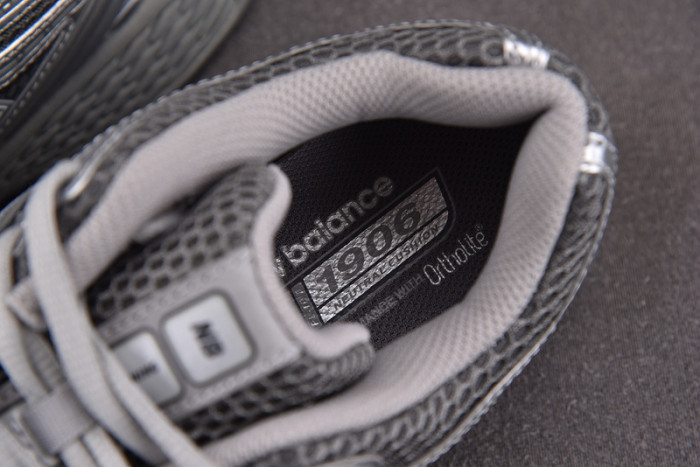 NEW BALANCE 1906R NB000041