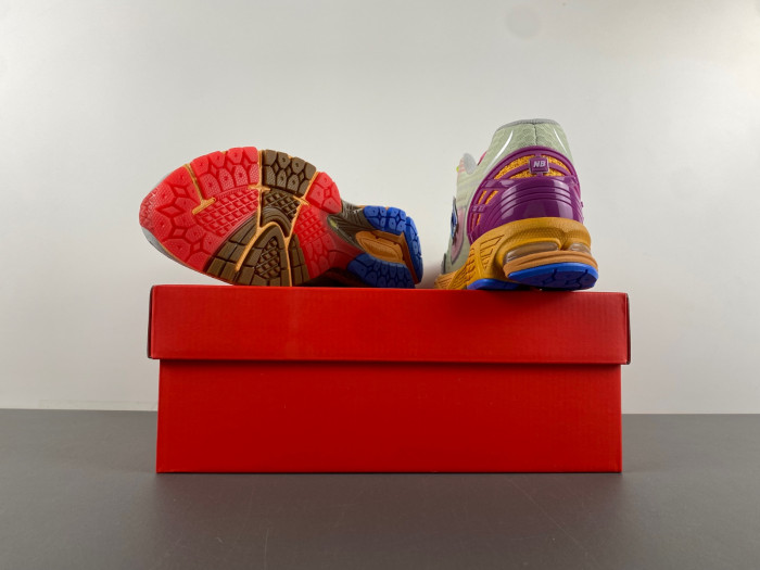 NEW BALANCE 1906R NB000051