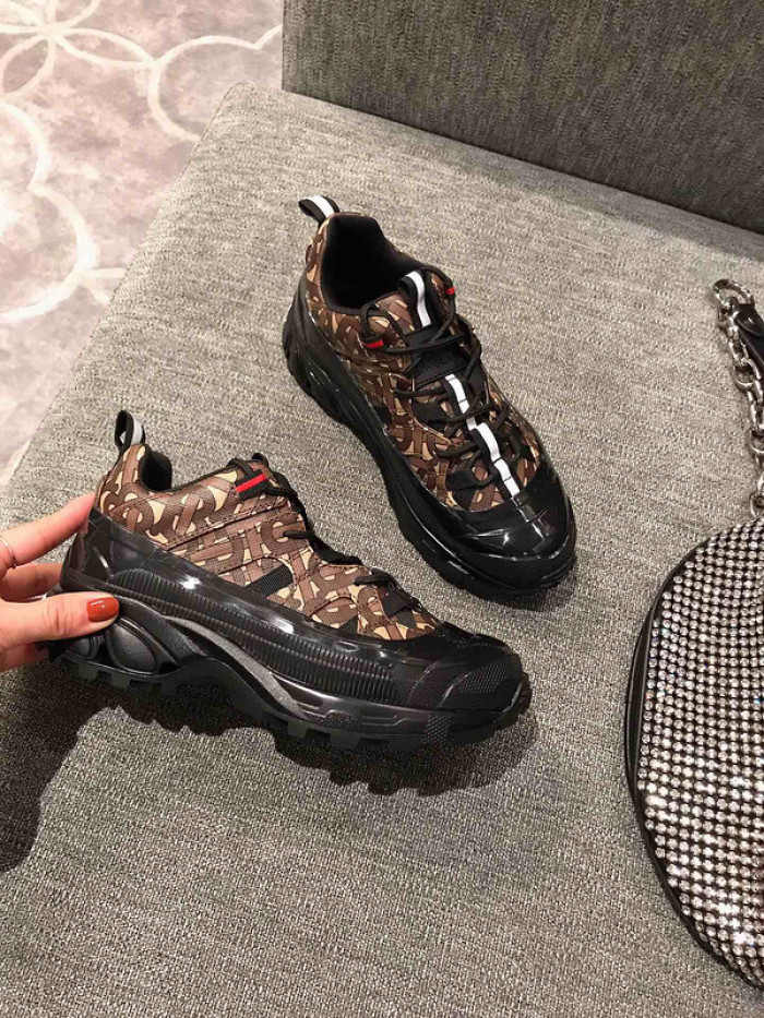 burber*y sneakers b000001